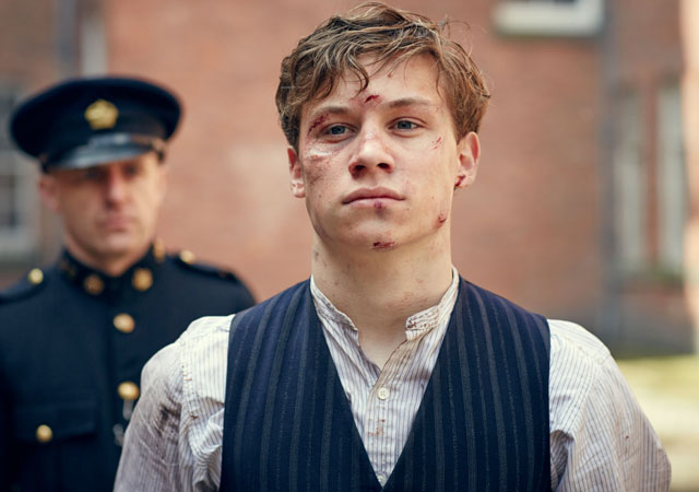 El actor Finn Cole, desnudo en 'Animal Kingdom'