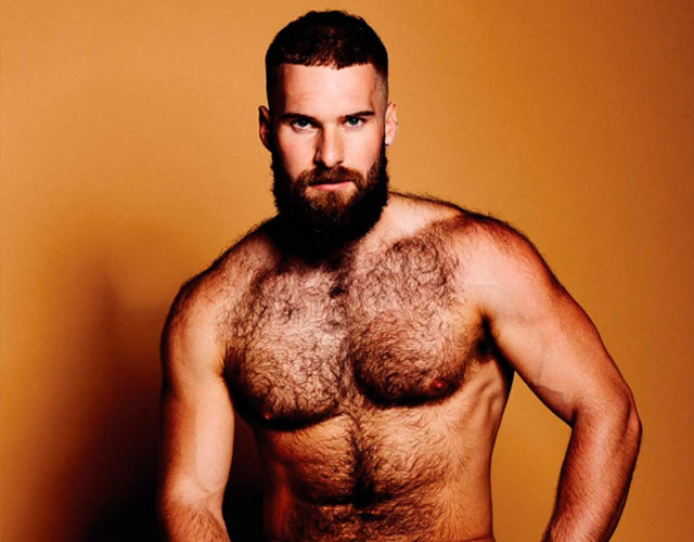 Matt Lister desnudo en Attitude, gay, sexy y peludo