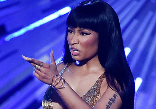 Nicki Minaj defiende su derecho a no hablar de Orlando y sale con su hermano pederasta