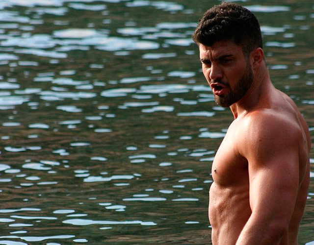 Rogan O'Connor desnudo: de 'Ex On The Beach' a estar en pelotas en el agua