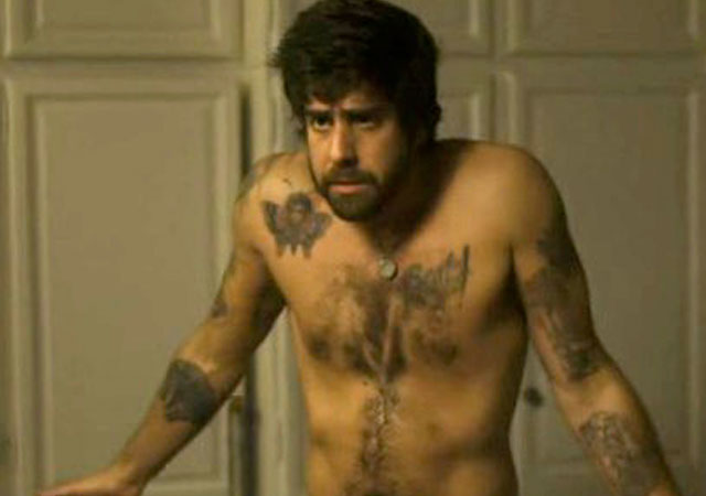 Adam Goldberg desnudo frontal en 'Rebirth'