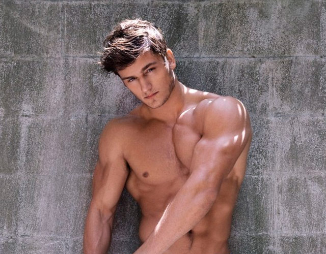 Las fotos del modelo Bryant Wood desnudo frontal