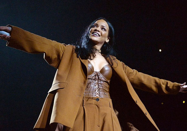 Rihanna arrasa en Barcelona con su espectáculo low cost