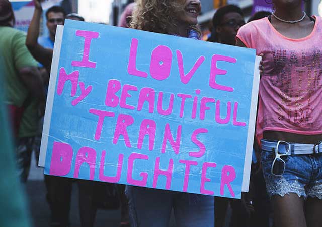 El mayor desfile trans del mundo tiene lugar en Toronto