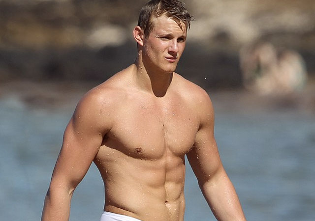 El desnudo de Alexander Ludwig, actor de 'Vikings' y 'Juegos del Hambre'