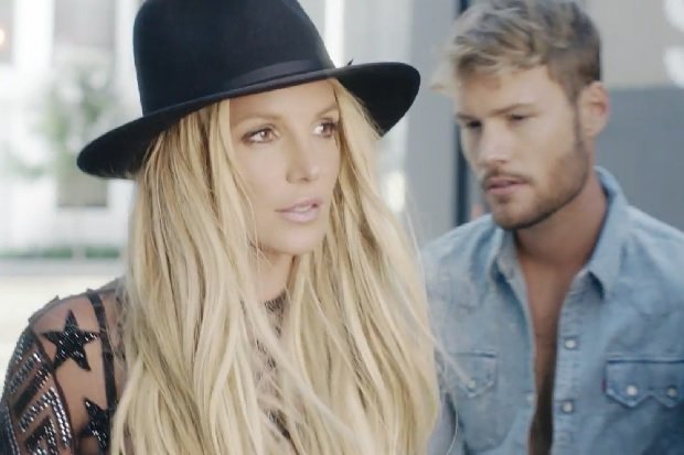 Britney Spears estrena el vídeo de 'Make Me' y se filtra la versión original
