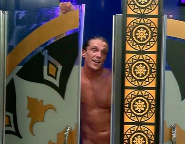Lewis Bloor desnudo en 'Celebrity Big Brother' muestra su pene otra vez