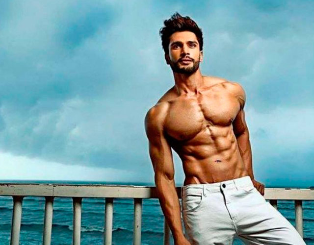 Rohit Khandelwal desnudo