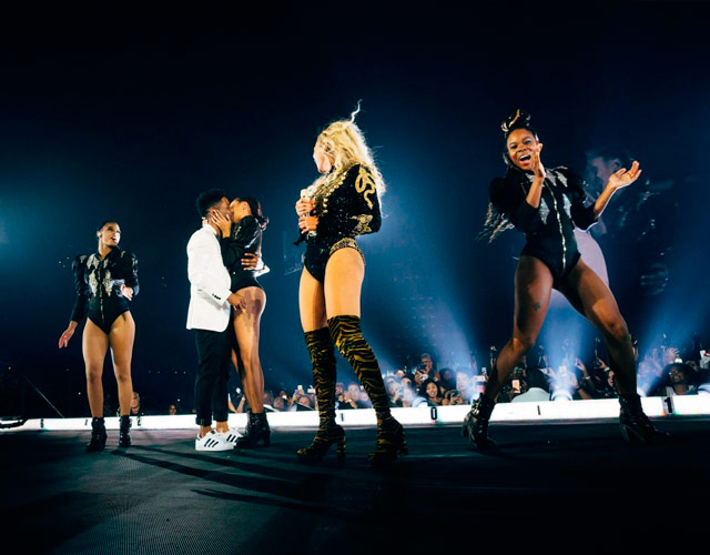 Beyoncé para un concierto por una petición de matrimonio entre sus bailarines