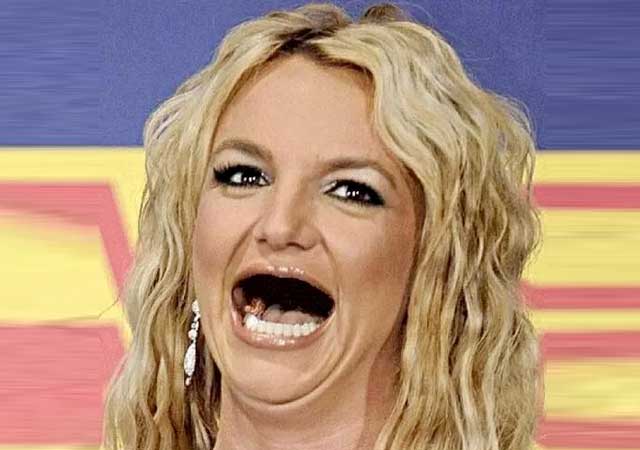 El vídeo inédito de Britney Spears intentando arrancar un diente