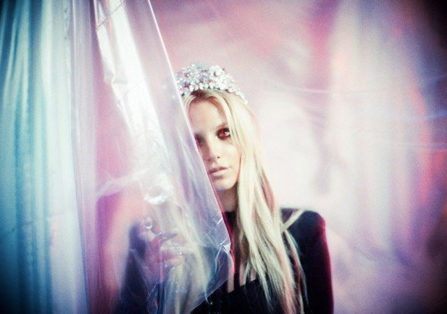 Britney Spears es la Virgen María en 'Flaunt'