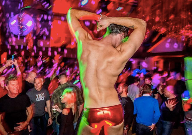 7 tópicos sobre hacer la fiesta gay perfecta