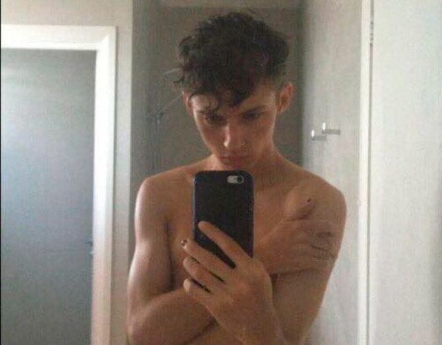 Troye Sivan desnudo en sus fotos filtradas