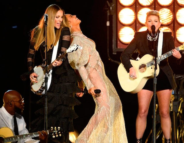 Beyoncé canta con Dixie Chicks en los Country Music Awards 2016