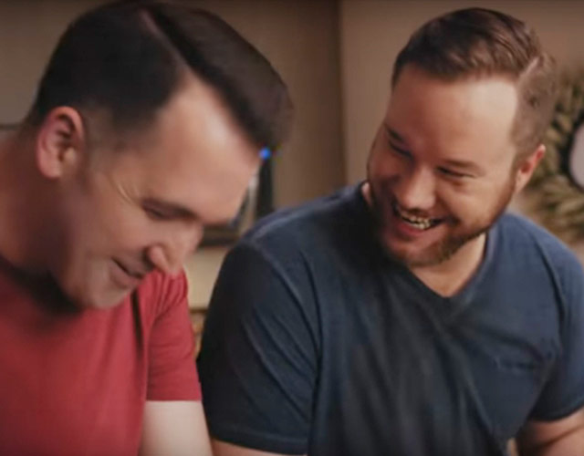 Un matrimonio gay protagoniza este precioso anuncio de Navidad de Hershey's