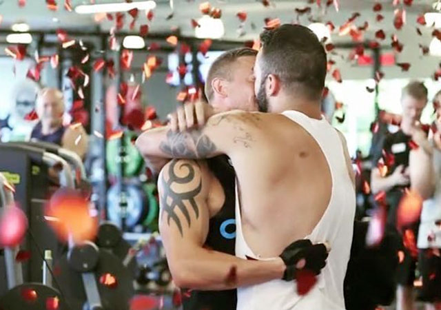 Una proposición de matrimonio gay en el gimnasio