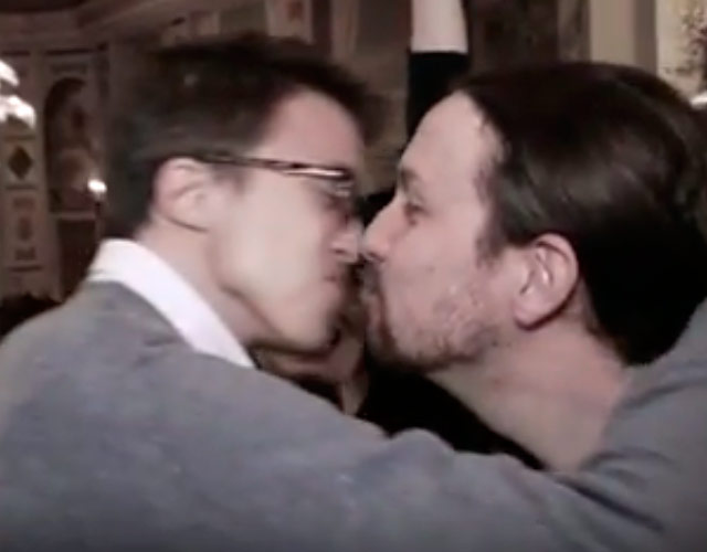 El beso gay de Pablo Iglesias e Íñigo Errejón