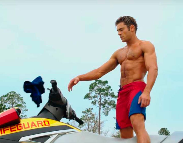 El cuerpo de Zac Efron desnudo en el tráiler de la nueva 'Los vigilantes de la playa'