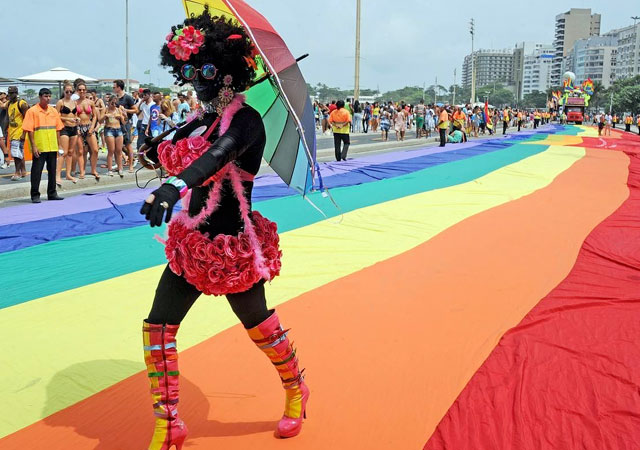 El nuevo alcalde de Rio de Janeiro culpa a los gays de los abortos