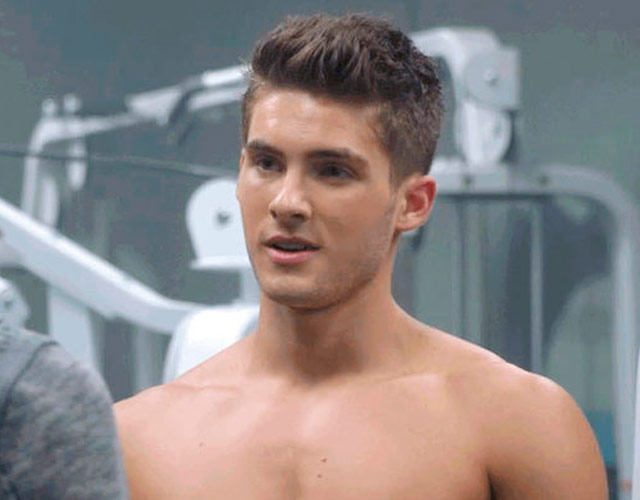 El actor Cody Christian desnudo masturbándose