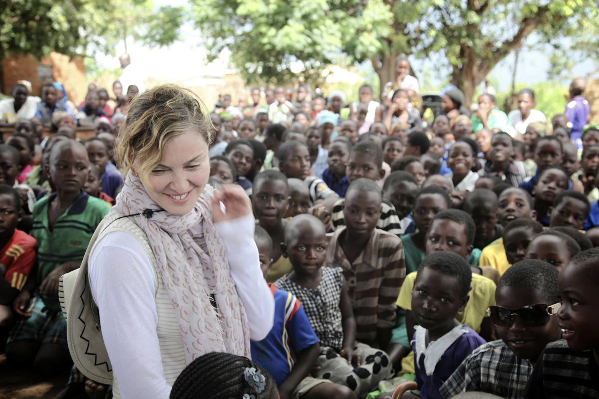 Acusan a Madonna de querer adoptar dos niños más en Malawi