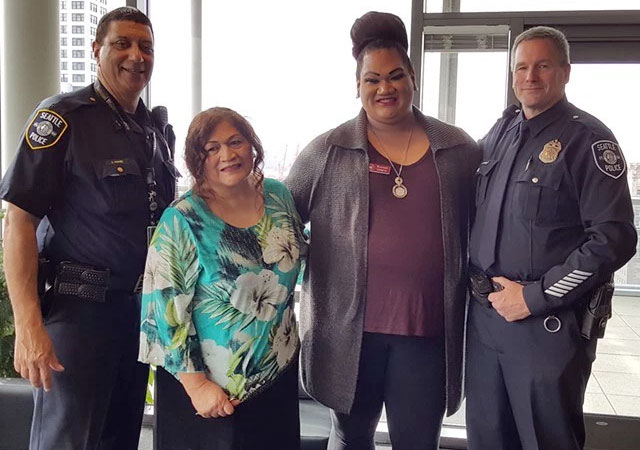 Un mujer transexual retransmite por Facebook un ataque de transfobia