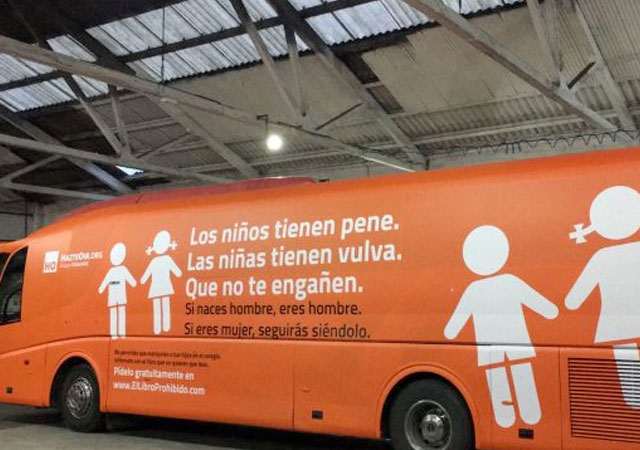 Hazte Oír saca a la calle el autobús de la transfobia