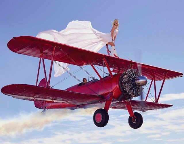Las espectaculares fotos de Rihanna en avión para Harper's Bazaar