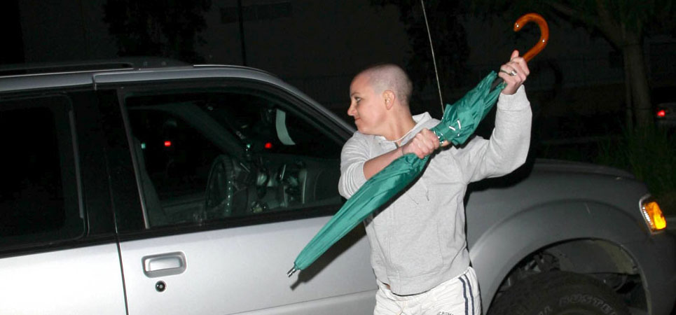 El paraguas con el que Britney Spears atacó a los paparazzi, a subasta