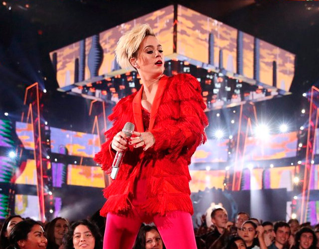 Penosa actuación de Katy Perry para iHeartRadio