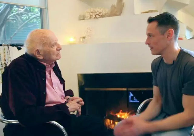 Un hombre de 95 años sale del armario en Youtube
