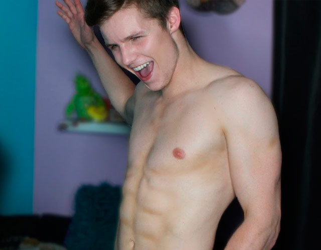 El youtuber Branden Sholtzy desnudo y teniendo sexo gay