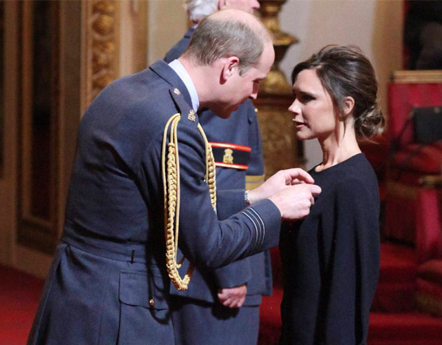 Victoria Beckham recibe la Orden del Imperio Británico