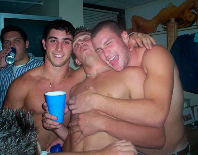 Un estudio prueba que los heteros se sienten más atraídos por otros hombres cuando beben