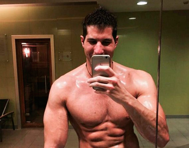 El enorme pene de Julián Contreras Jr desnudo en Instagram