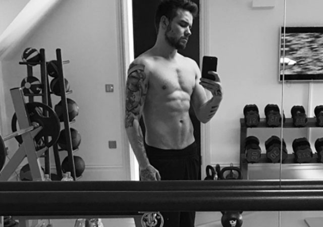Liam Payne desnudo presenta nuevo single 'Strip That Down'
