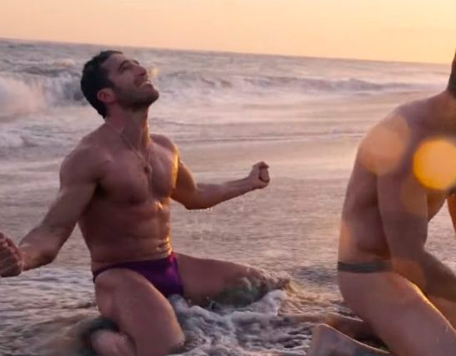 Miguel Ángel Silvestre en tanga en la pasional escena gay de 'Sense8'