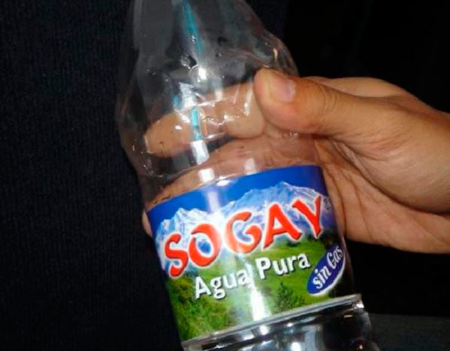 Una política dice que beber agua nos vuelve gays