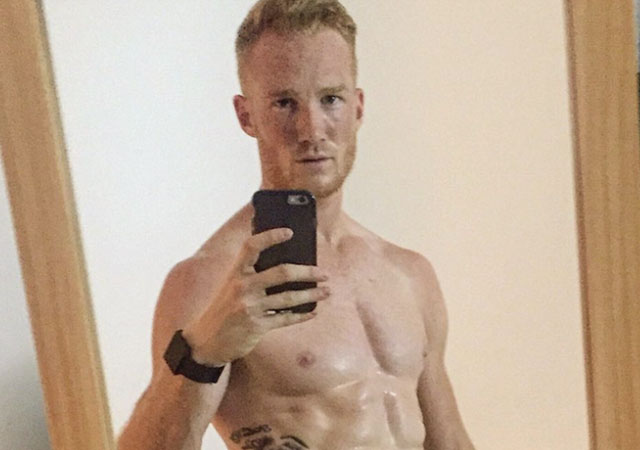 Selfie del deportista olímpico Greg Rutherford desnudo