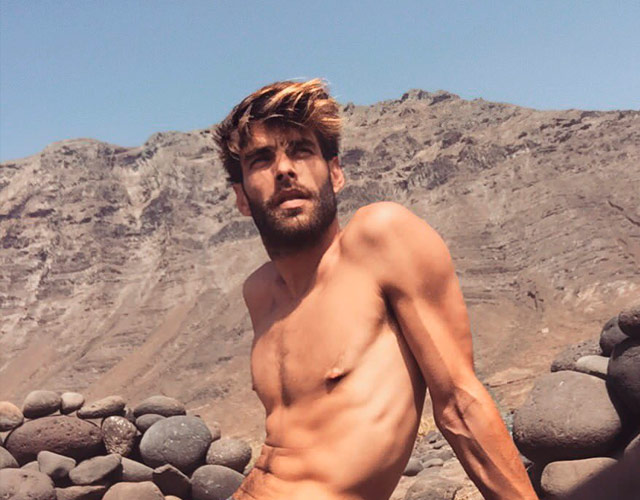 El cuerpazo de Jon Kortajarena desnudo en la playa