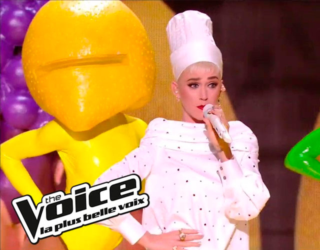 Katy Perry canta 'Bon Appétit' con frutas bailarinas enseñando el culo en 'The Voice'