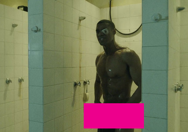 El desnudo del actor Thomas Dominique en 'Blood Drive'