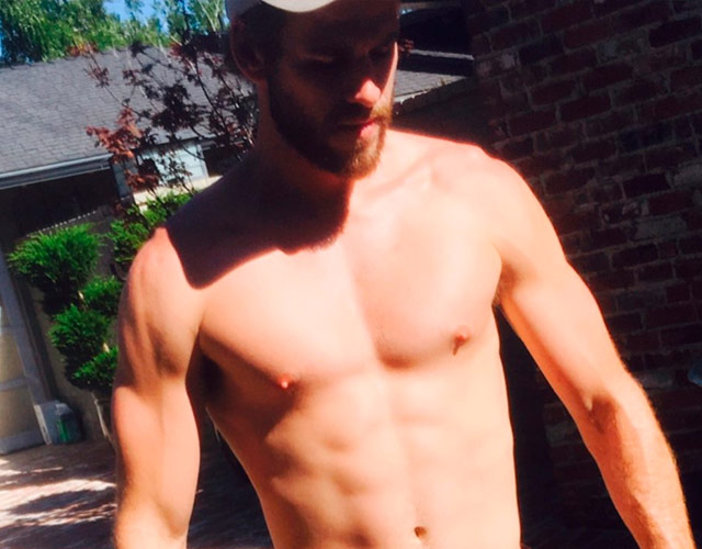 Liam Hemsworth desnudo en Instagram