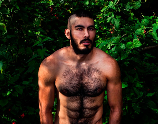 Machos desnudos teniendo sexo gay en la película 'Machos' de Antonio da Silva