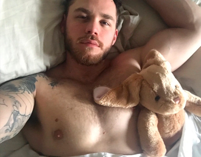 Nuevas fotos de Matthew Camp desnudo y erecto