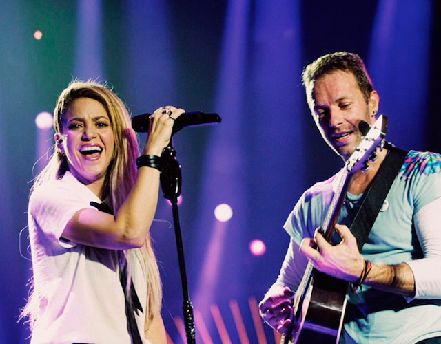 Shakira y Coldplay cantan juntos en español