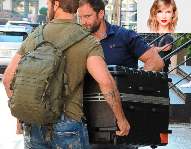 Taylor Swift sale de su casa metida en una maleta