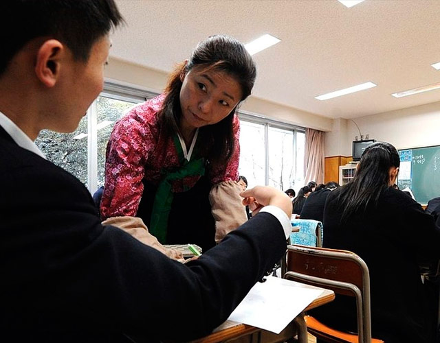 Los profesores en Japón sacan del armario a sus alumnos a la fuerza