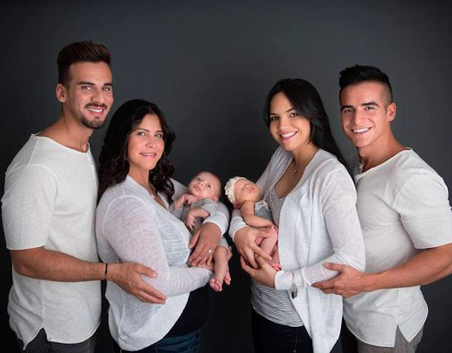 Esta pareja de lesbianas ha tenido 2 hijos gracias a esta pareja de gays