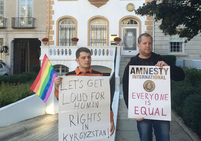 Cierra el único club gay de Kirguizistán por la homofobia del gobierno
